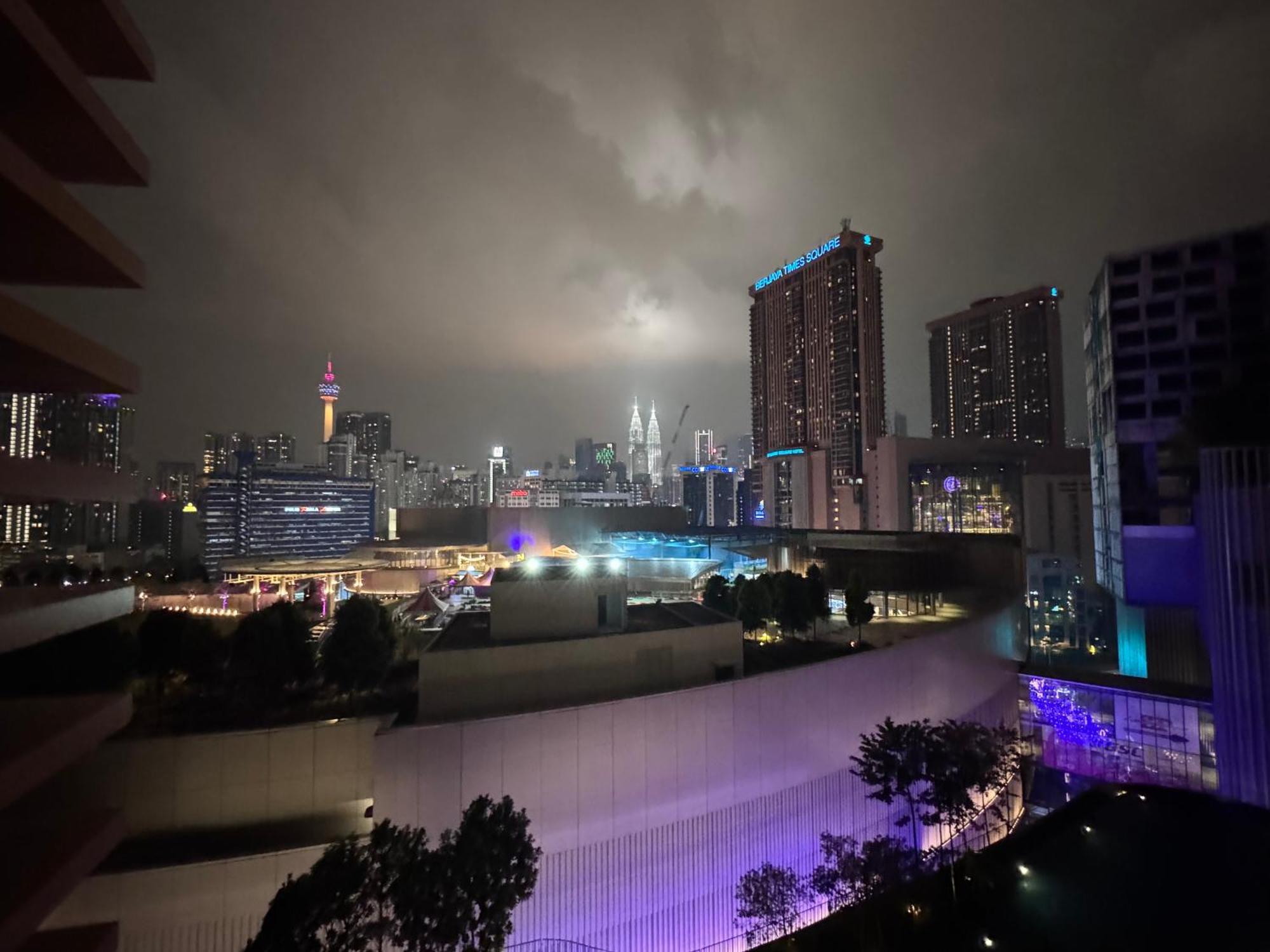 Infinity Pool Suite Bukit Bintang Lalaport Bbcc Kuala Lumpur Exterior foto